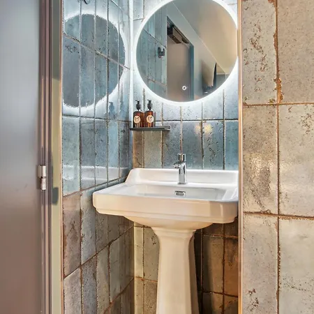 Maat Batignolles Parijs