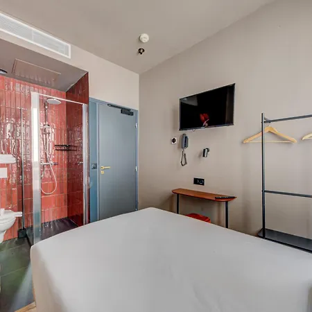 Maat Batignolles Parijs