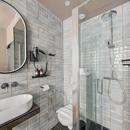 Maat Batignolles Hotel 3*