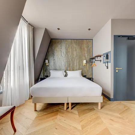 Maat Batignolles Parijs