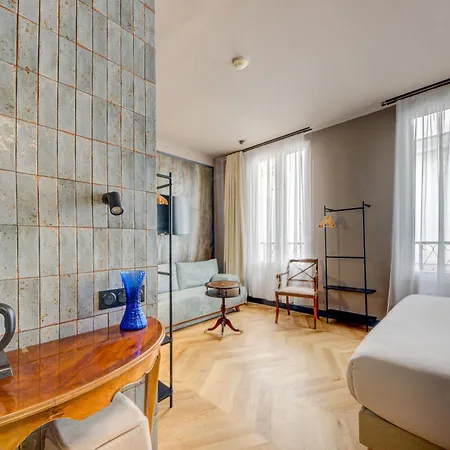 Maat Batignolles Hotel