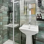 Maat Batignolles Hotel