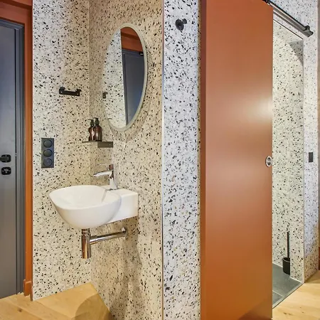 Maat Batignolles Hotel
