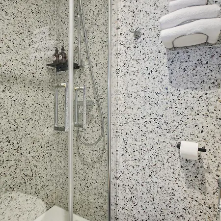 Maat Batignolles 3*