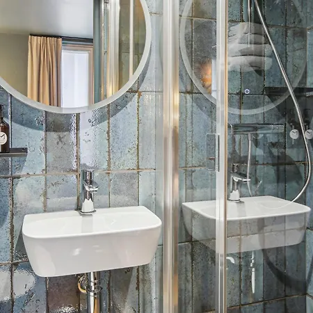 Maat Batignolles Hotel *