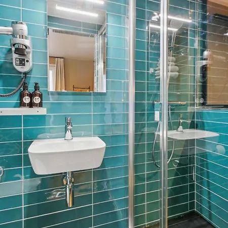Maat Batignolles Hotel *
