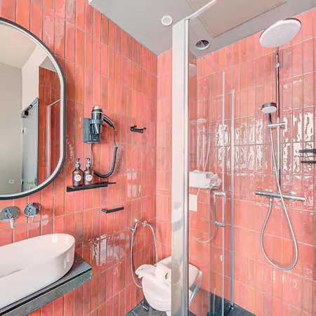 Maat Batignolles ホテル パリ