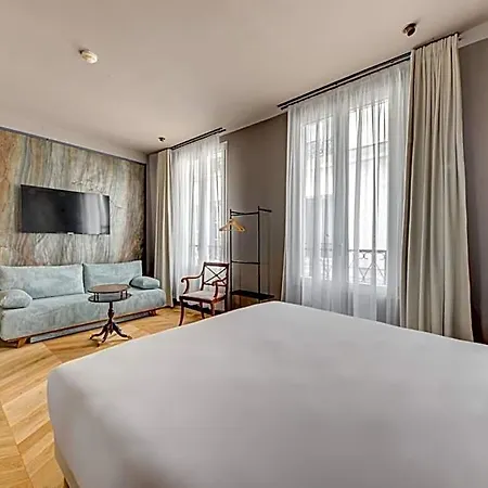 Maat Batignolles Szálloda