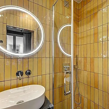 Maat Batignolles Hotel
