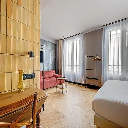 Maat Batignolles Szálloda