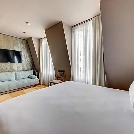 Maat Batignolles 3*