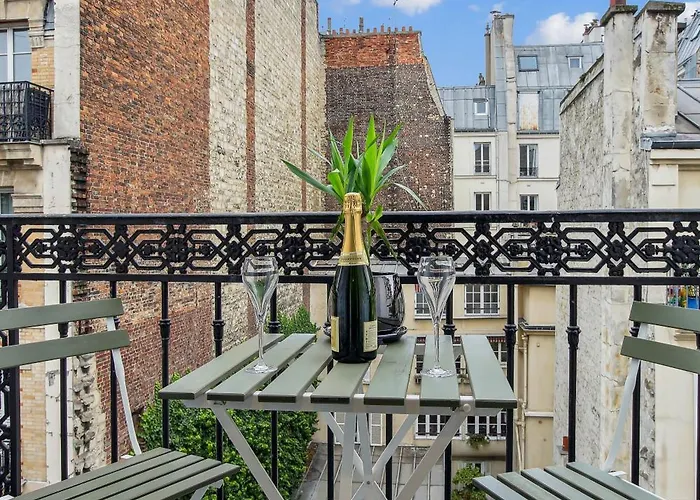 מלון Maat Batignolles 3*