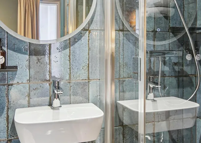 Maat Batignolles מלון 3*