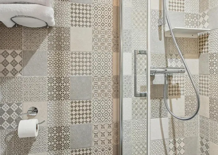 Maat Batignolles 3* פריז