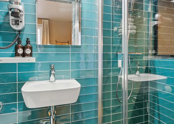 Maat Batignolles מלון 3*