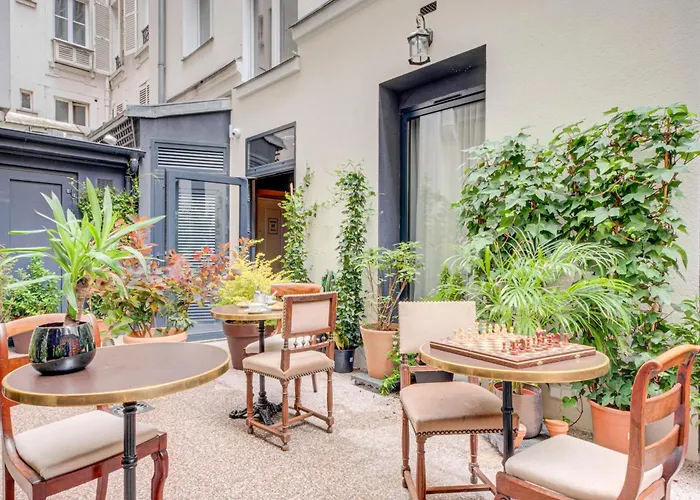 Maat Batignolles מלון