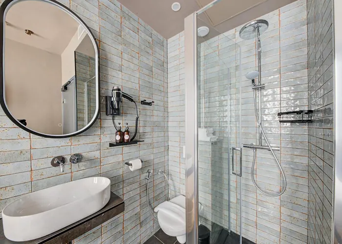 Maat Batignolles מלון 3*