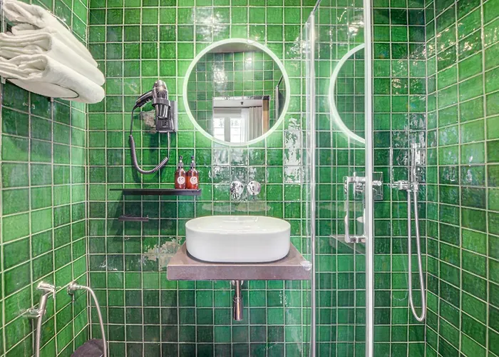 Maat Batignolles 3* פריז