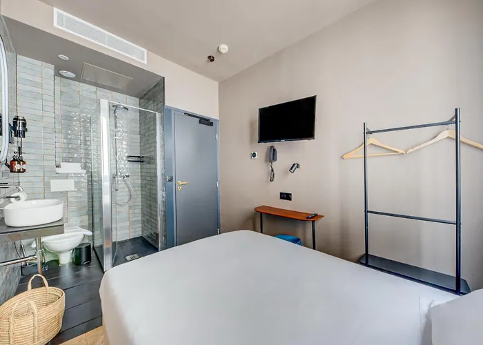 Maat Batignolles מלון פריז