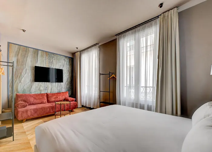 Maat Batignolles 3*