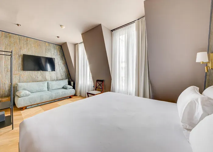 Maat Batignolles 3* פריז