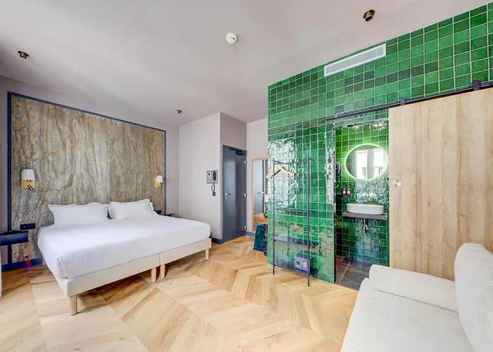 Maat Batignolles פריז