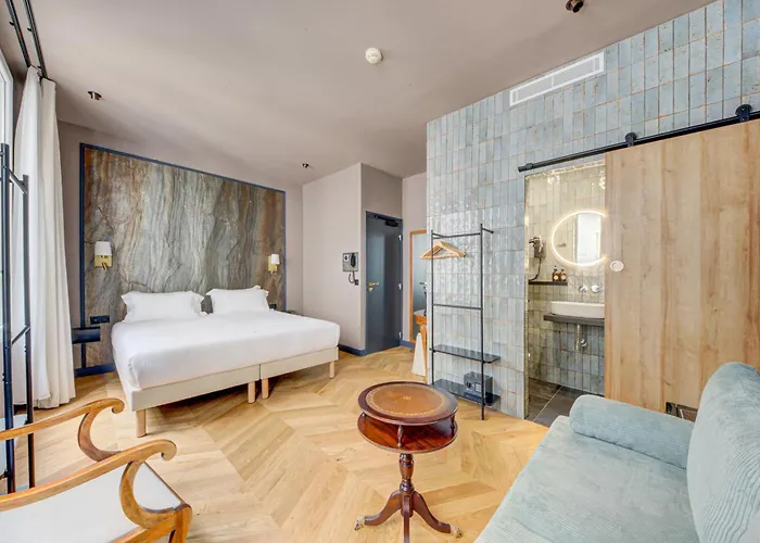 מלון Maat Batignolles 3*