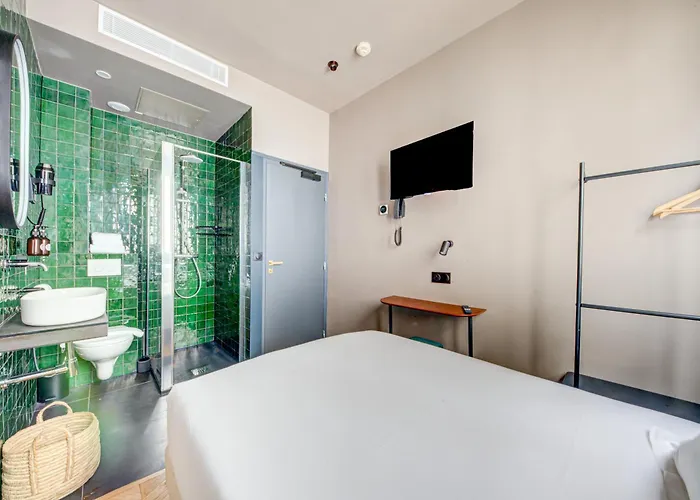 Maat Batignolles פריז