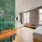 Maat Batignolles 3* פריז
