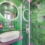 מלון Maat Batignolles 3*