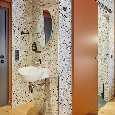 Maat Batignolles Hotel